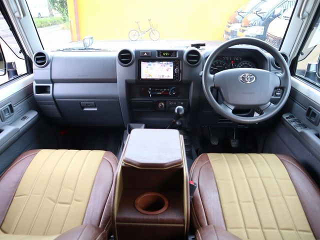 TOYOTA LANDCRUISER van 2015