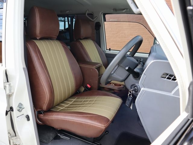 TOYOTA LANDCRUISER van 2015