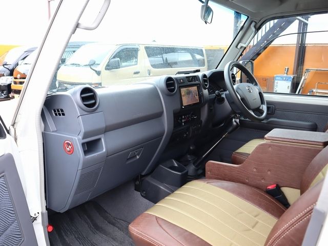 TOYOTA LANDCRUISER van 2015