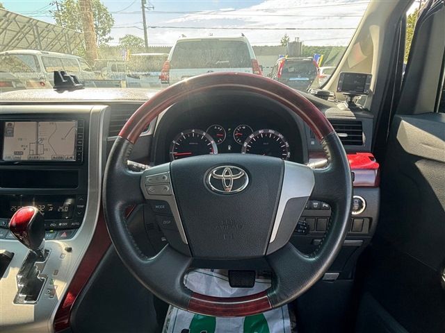 TOYOTA ALPHARD 4WD 2010