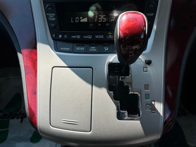 TOYOTA ALPHARD 4WD 2010