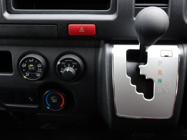 TOYOTA HIACE van 1.25t 2WD 2021