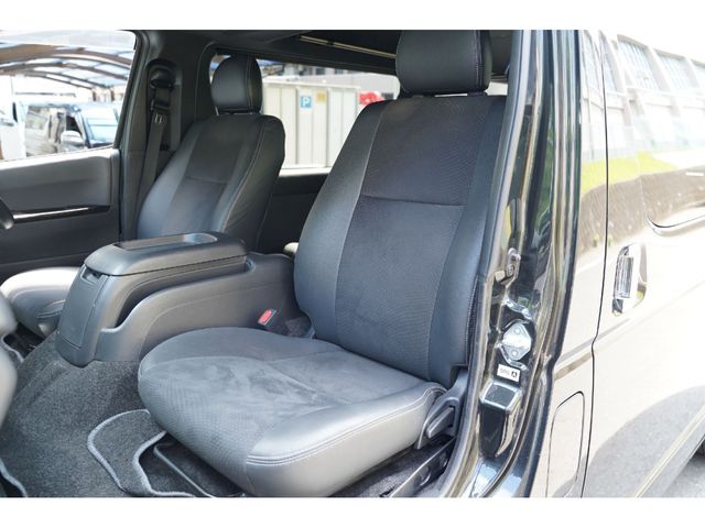 TOYOTA HIACE van 4WD 2020