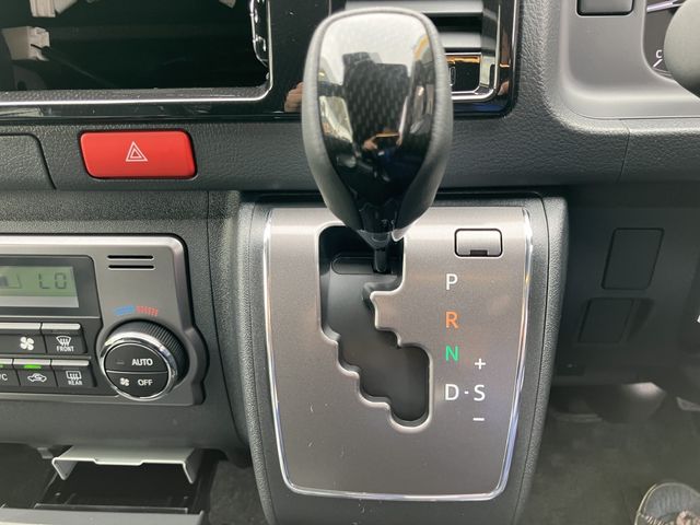 TOYOTA HIACE van 2WD 2025