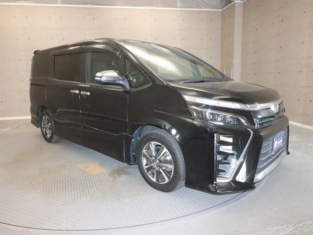 TOYOTA VOXY 2019