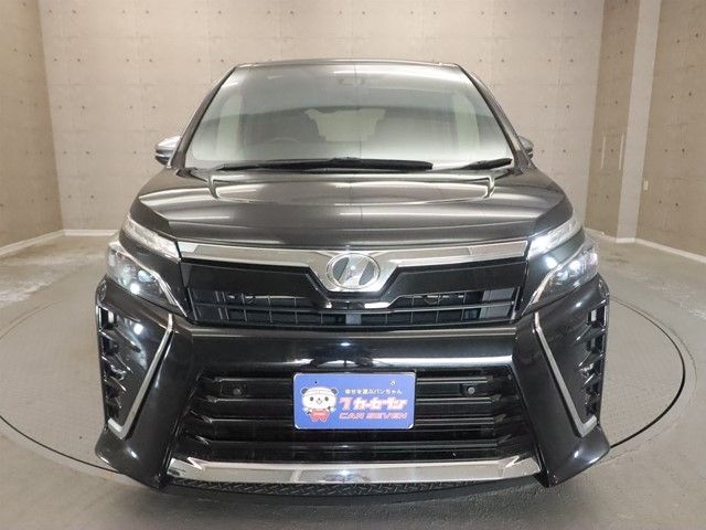 TOYOTA VOXY 2019
