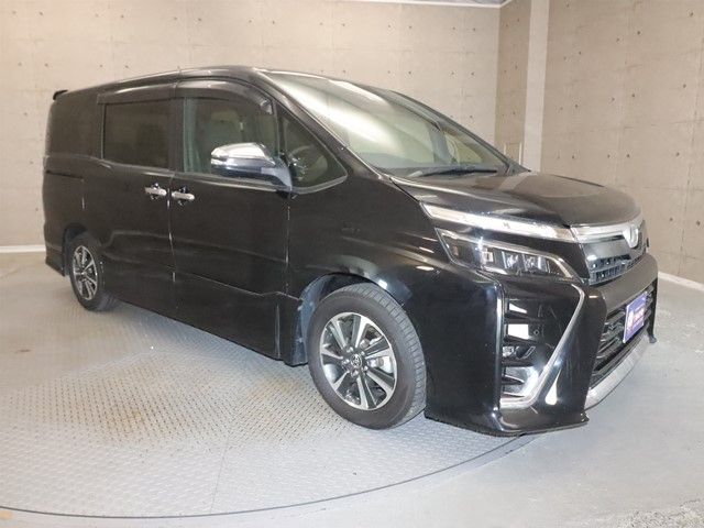 TOYOTA VOXY 2019