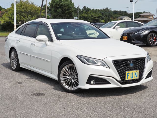 TOYOTA CROWN sedan hybrid 2022