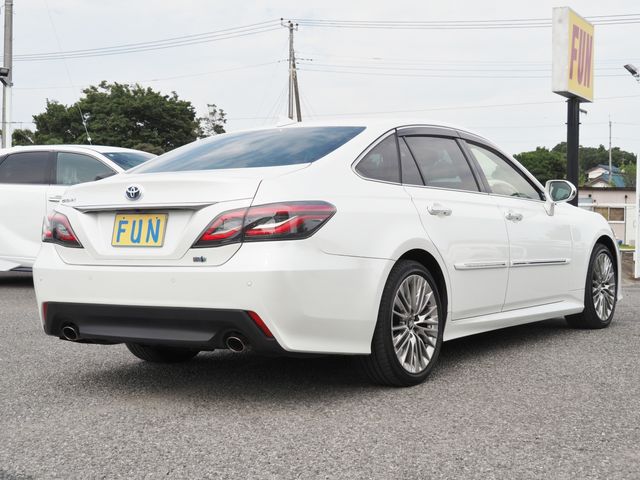 TOYOTA CROWN sedan hybrid 2022