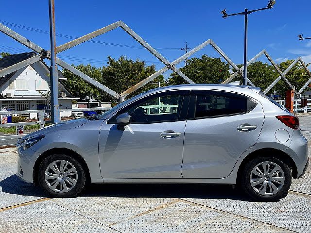 MAZDA DEMIO 2017