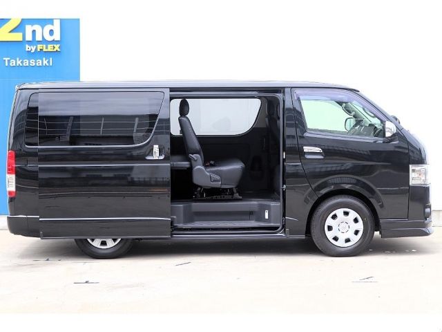 TOYOTA HIACE van 4WD 2018