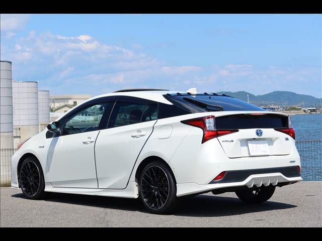 TOYOTA PRIUS 2019