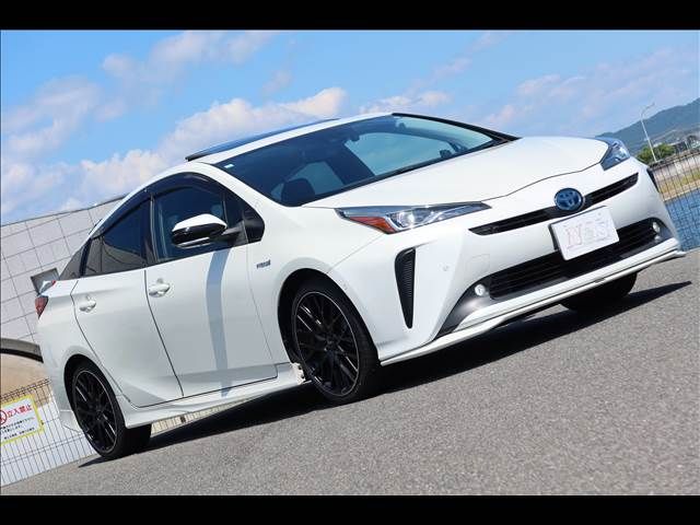 TOYOTA PRIUS 2019