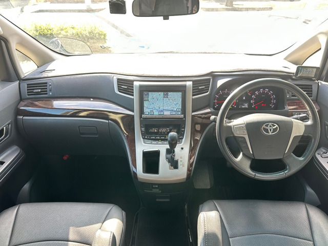 TOYOTA VELLFIRE 2012
