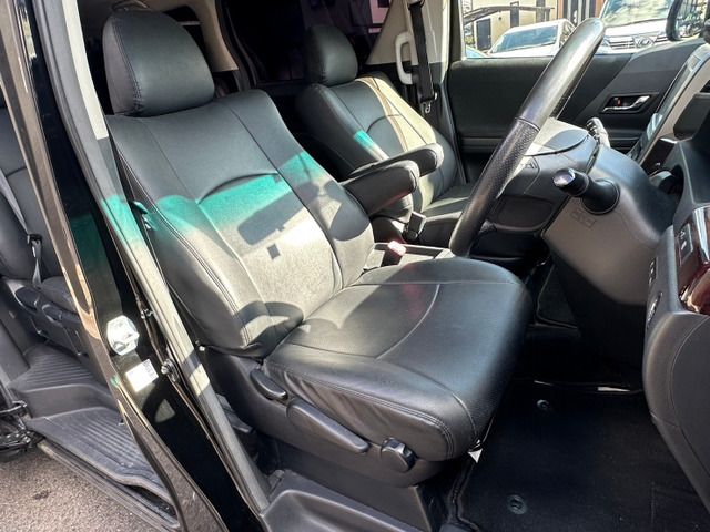 TOYOTA VELLFIRE 2012