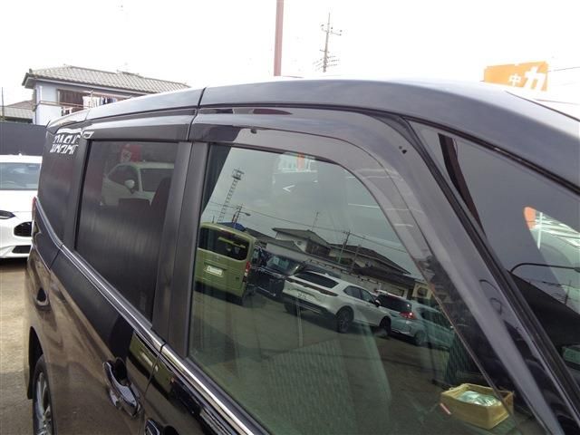 TOYOTA NOAH HYBRID 4WD 2024