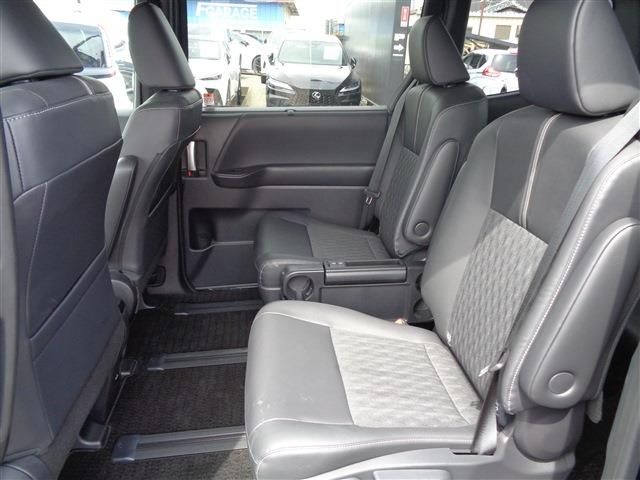 TOYOTA NOAH HYBRID 4WD 2024