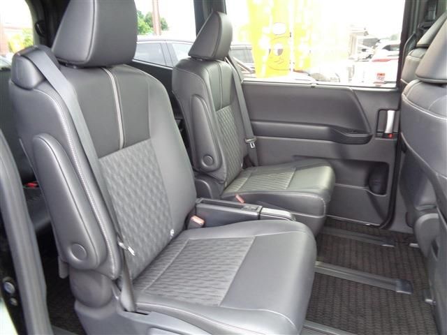 TOYOTA NOAH HYBRID 4WD 2024