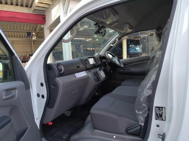 NISSAN CARAVAN van 2WD 2015