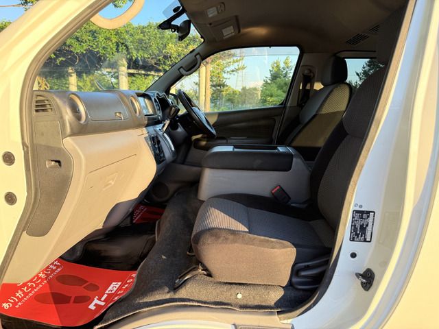 NISSAN NV350 CARAVAN 4WD 2015