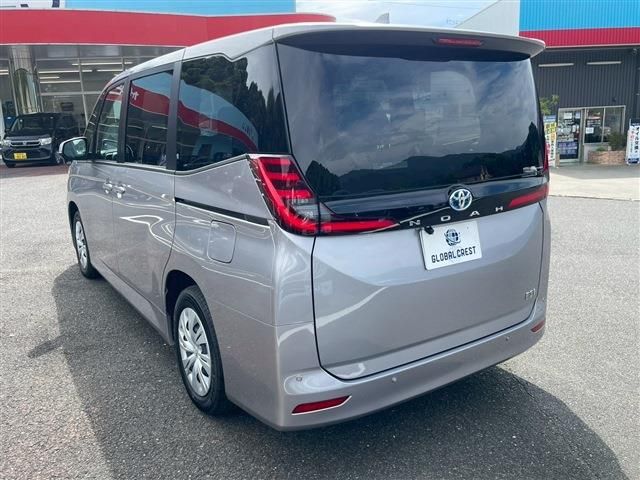 TOYOTA NOAH HYBRID 2024