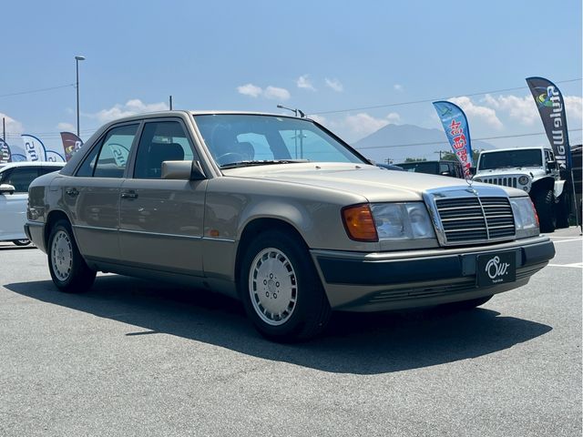 MERCEDES BENZ MERCEDES BENZ MEDIUM class sedan 1990