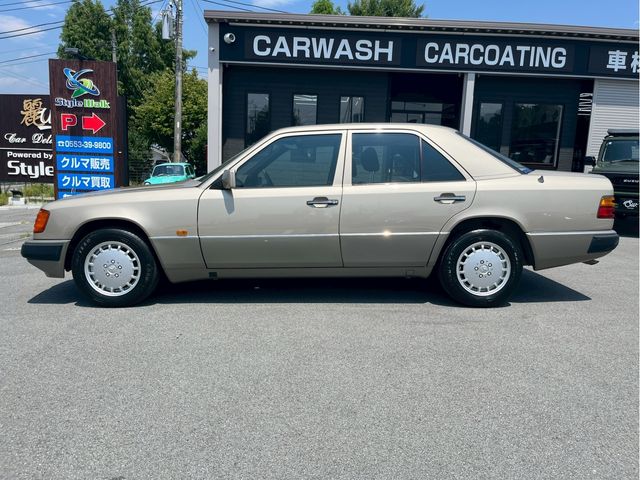 MERCEDES BENZ MERCEDES BENZ MEDIUM class sedan 1990