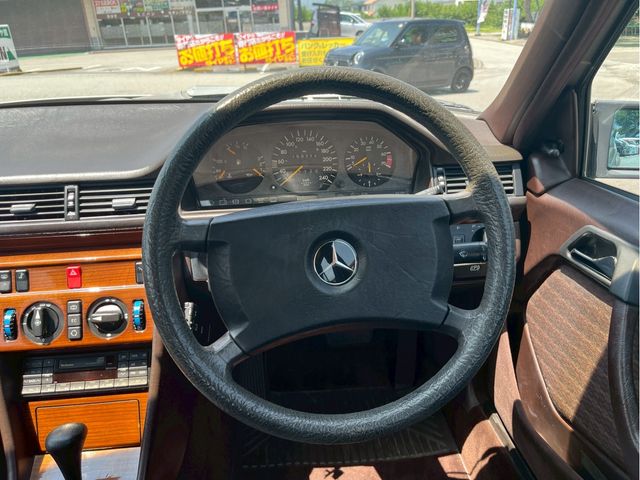 MERCEDES BENZ MERCEDES BENZ MEDIUM class sedan 1990
