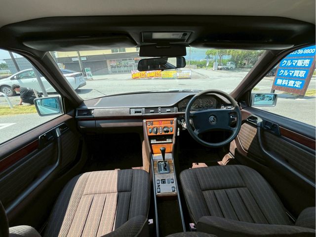 MERCEDES BENZ MERCEDES BENZ MEDIUM class sedan 1990