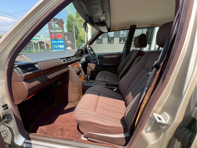 MERCEDES BENZ MERCEDES BENZ MEDIUM class sedan 1990