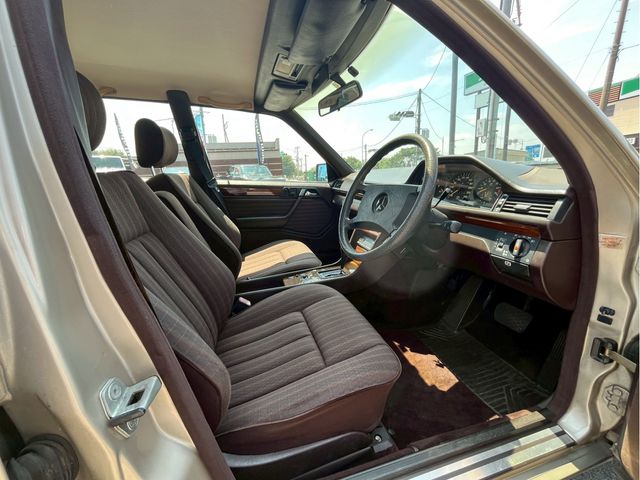 MERCEDES BENZ MERCEDES BENZ MEDIUM class sedan 1990