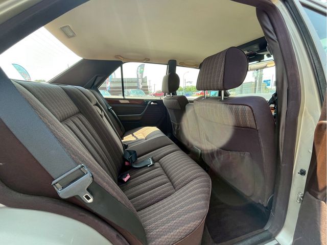 MERCEDES BENZ MERCEDES BENZ MEDIUM class sedan 1990