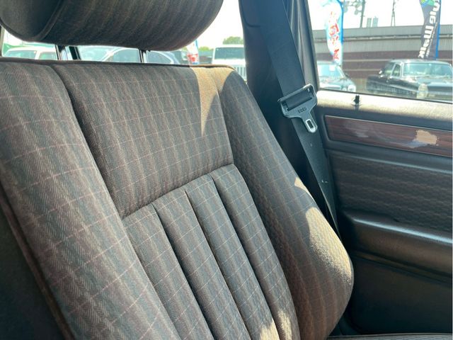 MERCEDES BENZ MERCEDES BENZ MEDIUM class sedan 1990