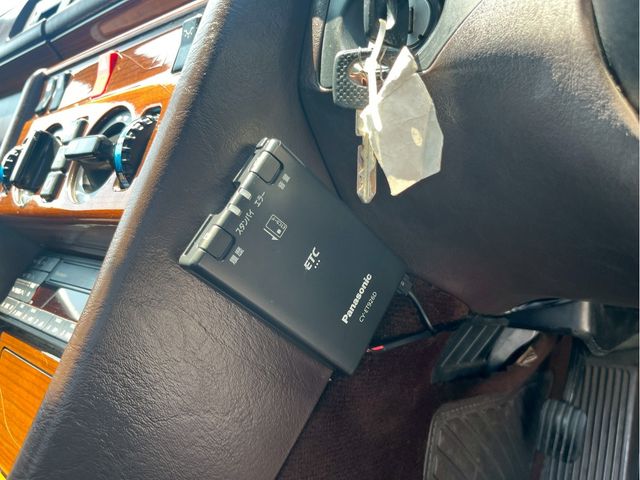 MERCEDES BENZ MERCEDES BENZ MEDIUM class sedan 1990