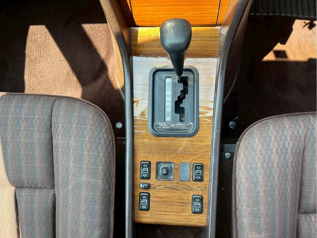 MERCEDES BENZ MERCEDES BENZ MEDIUM class sedan 1990