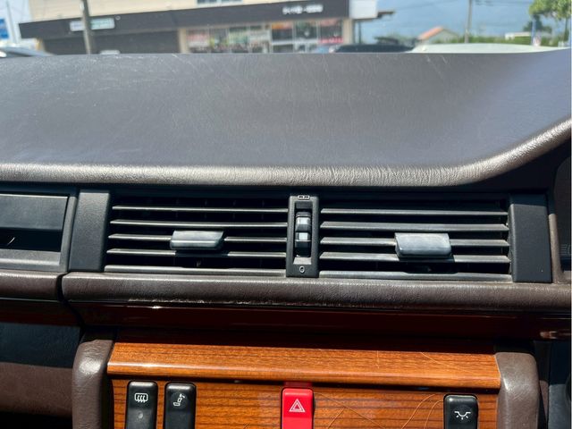 MERCEDES BENZ MERCEDES BENZ MEDIUM class sedan 1990