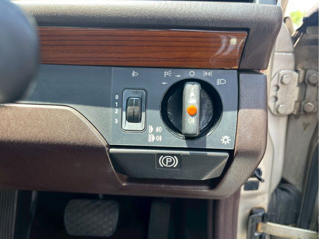 MERCEDES BENZ MERCEDES BENZ MEDIUM class sedan 1990