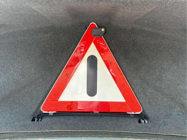 MERCEDES BENZ MERCEDES BENZ MEDIUM class sedan 1990