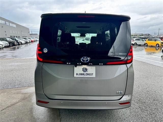 TOYOTA NOAH HYBRID 2024