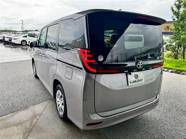 TOYOTA NOAH HYBRID 2024