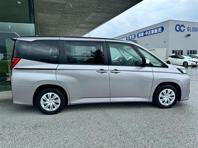 TOYOTA NOAH HYBRID 2024