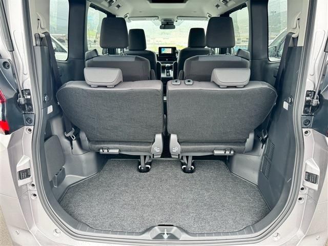 TOYOTA NOAH HYBRID 2024