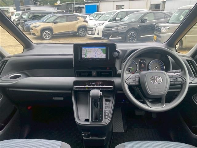 TOYOTA NOAH HYBRID 2024