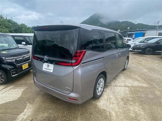 TOYOTA NOAH HYBRID 2024