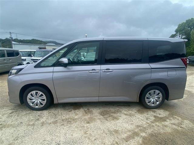 TOYOTA NOAH HYBRID 2024