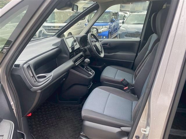 TOYOTA NOAH HYBRID 2024