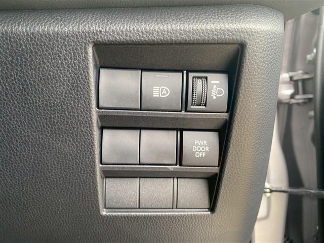 TOYOTA NOAH HYBRID 2024