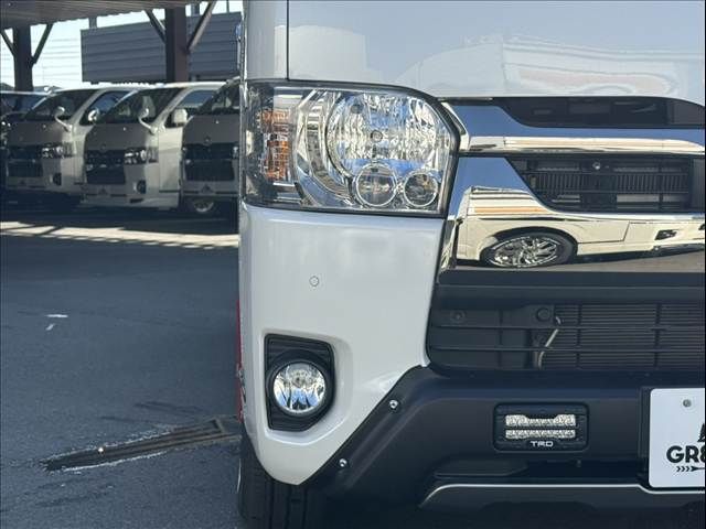 TOYOTA HIACE van 4WD 2021