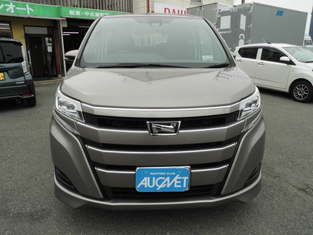 TOYOTA NOAH 2018