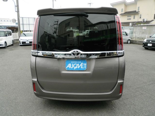 TOYOTA NOAH 2018